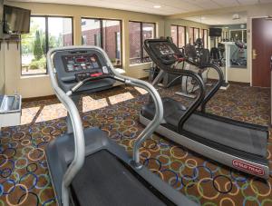 Holiday Inn Express Hotel & Suites Manchester - Airport by IHG