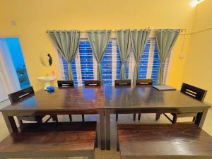 Huge Patliputra Colony Bungalow 3 & half BHK , Breakfast