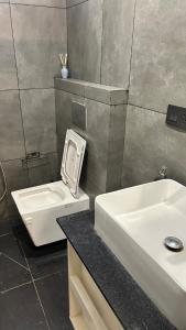 Cozy 2Bhk flat in Begumpet opp to Metro Station