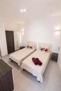 Relaxing Twin Room with Private Bathroom in Peaceful Pembroke Near St Julians