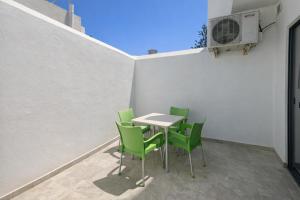 Relaxing Twin Room with Private Bathroom in Peaceful Pembroke Near St Julians