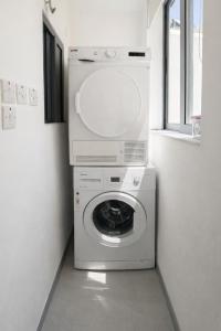Relaxing Twin Room with Private Bathroom in Peaceful Pembroke Near St Julians