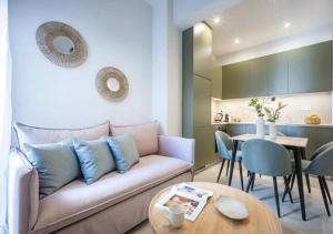 Bright & Stylish 1BR with Balcony in Koukaki