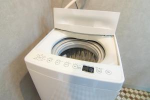 Yoyogi Apartment 1-401 by Tranova