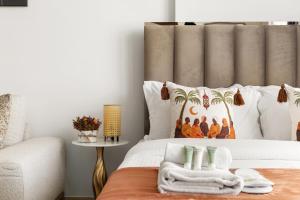 Chic Studio with Balcony & Pool in Oxford Gardens