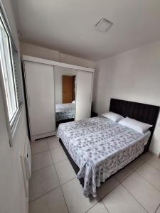 Ar Condicionado,Churrasqueira na Sacada, Wifi, Bebedor, TV, na Guilhermina,próximo a praia