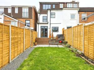 Stylish Karibu House with Free Parking & Walk to City