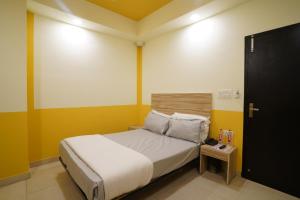 Hotel Grand Capitol Near Railway Station