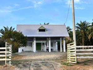 KEBUNPURI - STUDIO HOUSE 2rooms 1 btrooms HOMESTAY KEBUN KOMPAK MERLIMAU PASIR