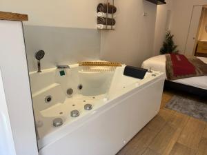 Perle Dazur Jacuzzi Suite Parking Prive 5min Mer