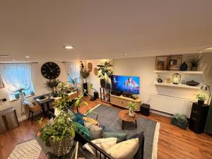 Cozy Cottage Coventry self check-in after 3pm, Pets Friendly