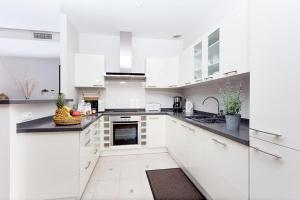 Beautiful 2-bedroom apt in a high-end residence near the Palais