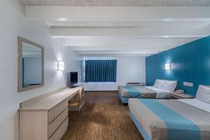 Quadruple Room - Non-Smoking room in Motel 6-Kokomo IN
