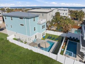 The Salty Blue l Pool l Walk to Beach