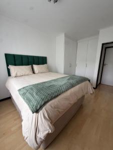 The Greenside Getaway