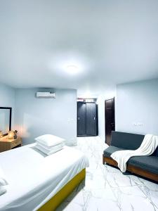 Bright and Airy Chalet Near the Beach