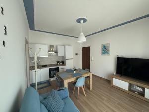 Heroes Apartments Sea