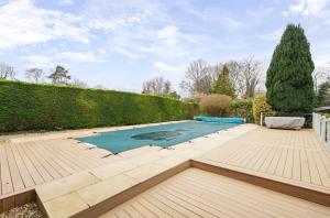 Luxury Countryside Retreat with Pool Surrey Hills Escape - Pass the Keys