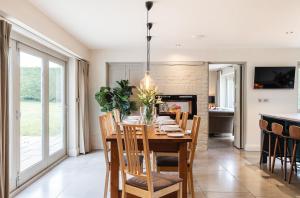 Luxury Countryside Retreat with Pool Surrey Hills Escape - Pass the Keys
