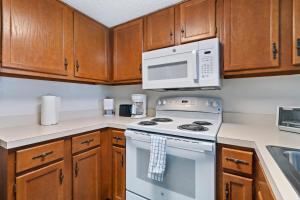 Tidal Terrace l Heated Pool l Steps to Beach