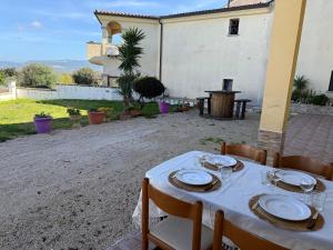 Valledoria Holiday Apartment - Piano Terra con Giardino Privato