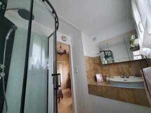 Chambre et SDB en maison de ville, Accès privé et Loggia