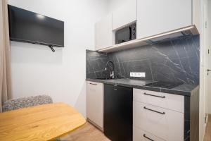 Airport-Bus - 13 North Studios - Apartment 1