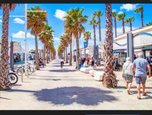JOUBLIE TOUT! CLIM CALME BORD de MER SHOPPING ACTIVITES WIFI 2 PARKING MENAGE INCLUS 8 personnes
