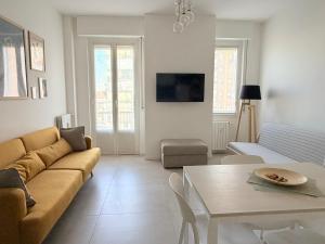 Intero appartamento zona Prada, metropolitana M3 Brenta