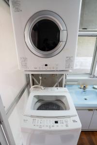 Owl House - 2mins walk beach! 5 mins drive Kouri Island! 15 mins drive Junglia! Nostalgic Inn with Piano