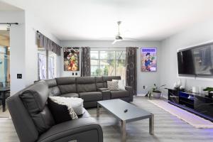 Pool Home Minutes from Disney with Game Room