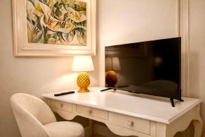 Madame Sofia Exclusive Collection Spanish Steps - HOME Apartment-Suites