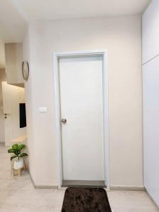 Homely Condo Minimal Style Near BTS Silom line