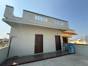 Single Room - Balaji Complex