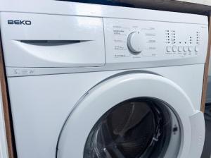 Cozy 3 Bedroom Retreat Sleeps 5 Free Parking