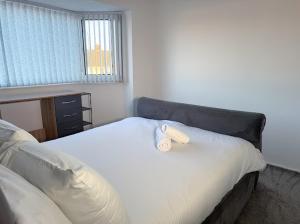 Cozy 3 Bedroom Retreat Sleeps 5 Free Parking