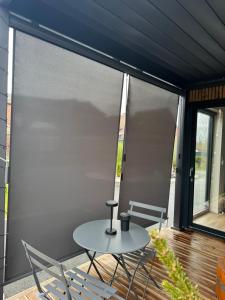 studio avec spa extérieur privatif