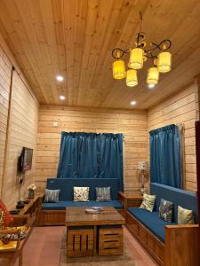 Samlaun Chalet and Retreat