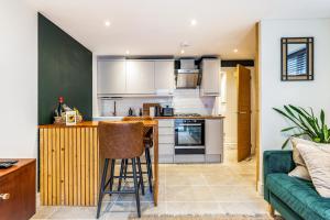 Private Hot Tub - Entire Smart Home - Longleat