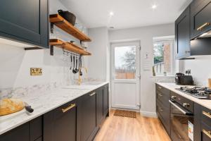 Marlow - Three Bedroom House - Parking