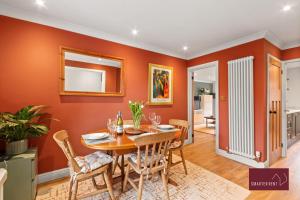 Marlow - Three Bedroom House - Parking