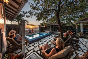 2 Casitas for 8 guests on Beach Front w Pool & AC