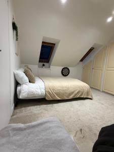 Modern 2-Bedroom Burnham High Street