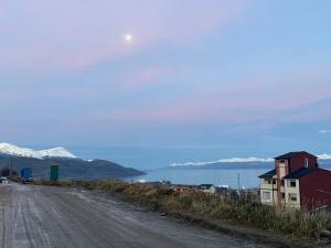Cozy house with mountain view 15 min to pier
