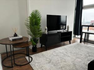 Mailbox Canalside Views Apartment nr New Street