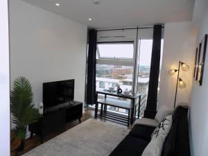 Mailbox Canalside Views Apartment nr New Street