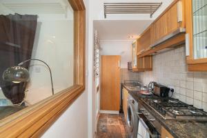 Beautiful basement flat in Earls court, London - Pass the Keys