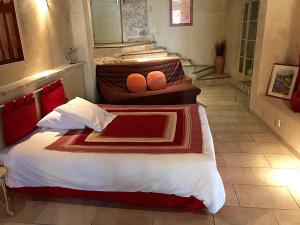 Hotels Logis Le Mas Et La Flambee Du Luberon : photos des chambres