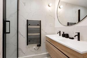 Sublime apartment 2BR 6P Balcony Eiffel Tower