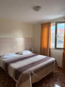 8 Mare Apartments - by TA Leut Agency